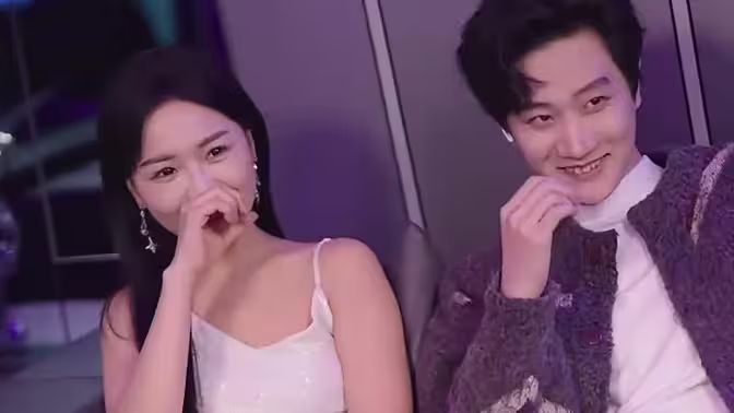 攤牌了，我不裝了(全集)